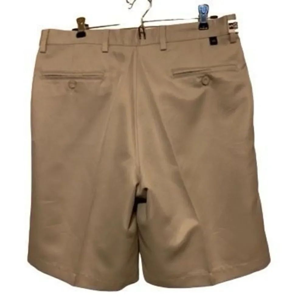 Dockers Golf Pleated Relaxed Fit Size 33 Tan Shorts